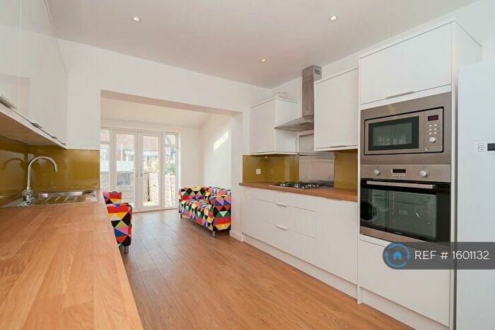 6 Bedroom Semi-Detached House To Rent In Nesbitt Road, Brighton, BN2