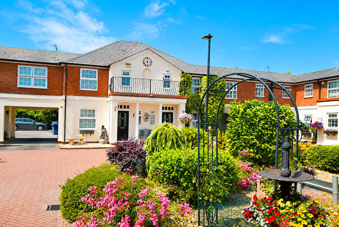 3 Bedroom Town House For Sale In Belgrave Court, Bawtry, Doncaster, DN10