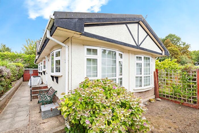 3 Bedroom Mobile/park Home For Sale In Bushey Hall Drive, Bushey, WD23