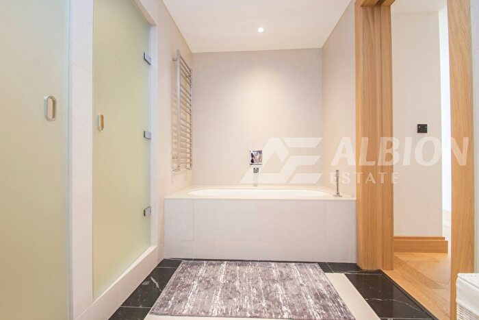 3 Bedroom Flat To Rent In Cleland House, London, SW1P