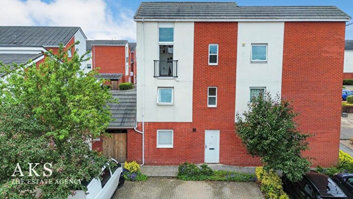 2 Bedroom Flat For Sale In Wildhay Brook, Hilton, DE65