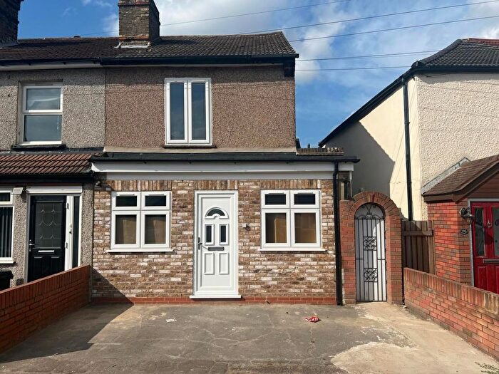 1 Bedroom Flat To Rent In Wennington Road, Rainham, RM13