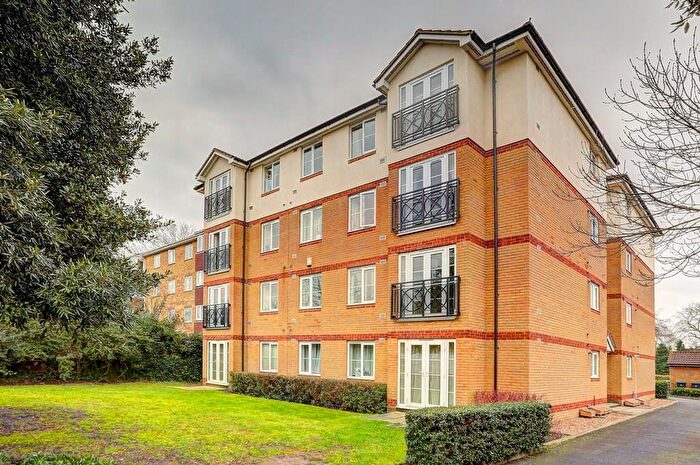 1 Bedroom Apartment To Rent In Chichester House, Galsworthy Road, Kingston, KT2
