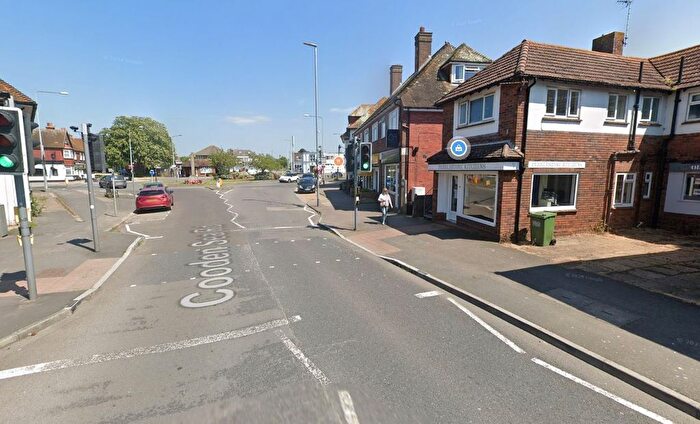 2 Bedroom Flat For Sale In Cooden Sea Road, Bexhill-On-Sea, TN39