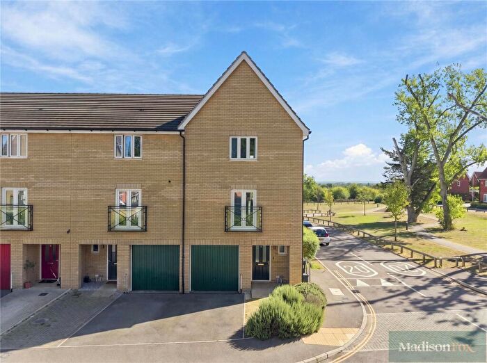3 Bedroom End Of Terrace House For Sale In Five Oaks Lane, Chigwell, IG7