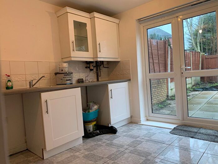 4 Bedroom Town House To Rent In Martingale Court, Cheetham Hill, Manchester, M8