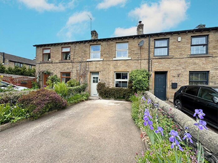 3 Bedroom Cottage For Sale In Penistone Road, Kirkburton, HD8
