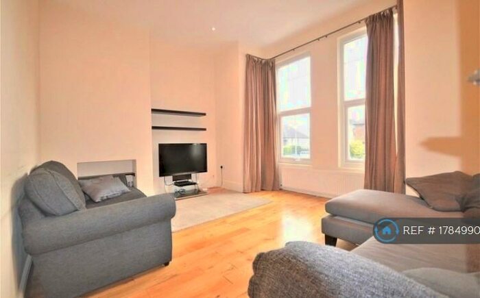 2 Bedroom Flat To Rent In Park Road, High Barnet, Barnet, EN5