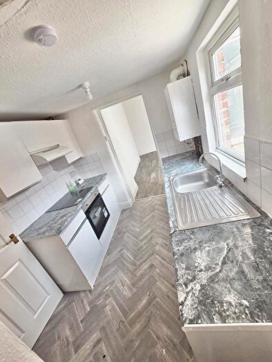 3 Bedroom Flat To Rent In Goschen Street, Gateshead, NE8