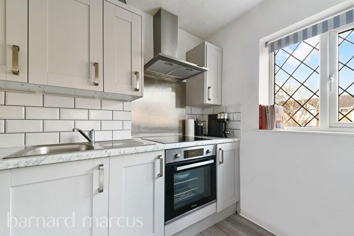 1 Bedroom Flat To Rent In Heathfield Drive, Mitcham, CR4