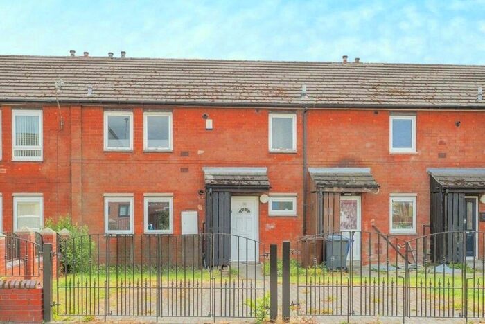 2 Bedroom Flat To Rent In Kirkstall Road, Barnsley, South Yorkshire, S71