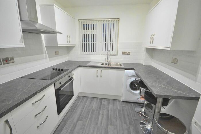 2 Bedroom Flat To Rent In Broad Road, Sale, M33