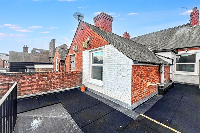 1 Bedroom Flat To Rent In Queen Street, Horsham, West Sussex, RH13