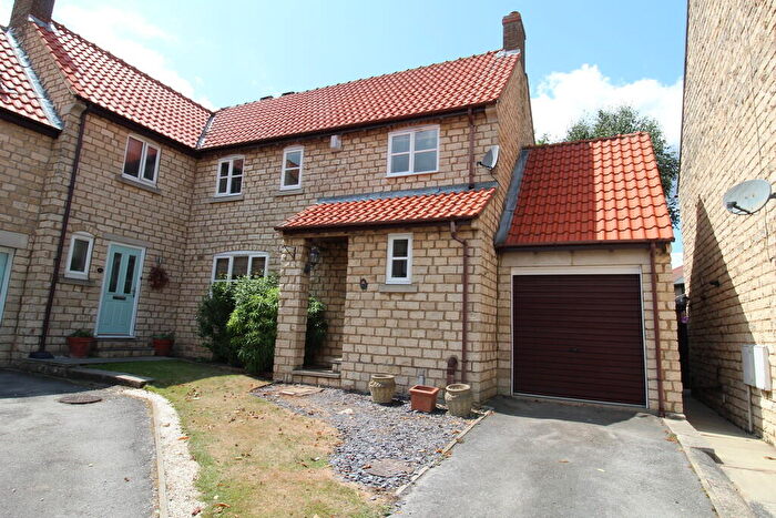 3 Bedroom Semi-Detached House For Sale In St. Johns Croft, Wadworth, Doncaster, DN11