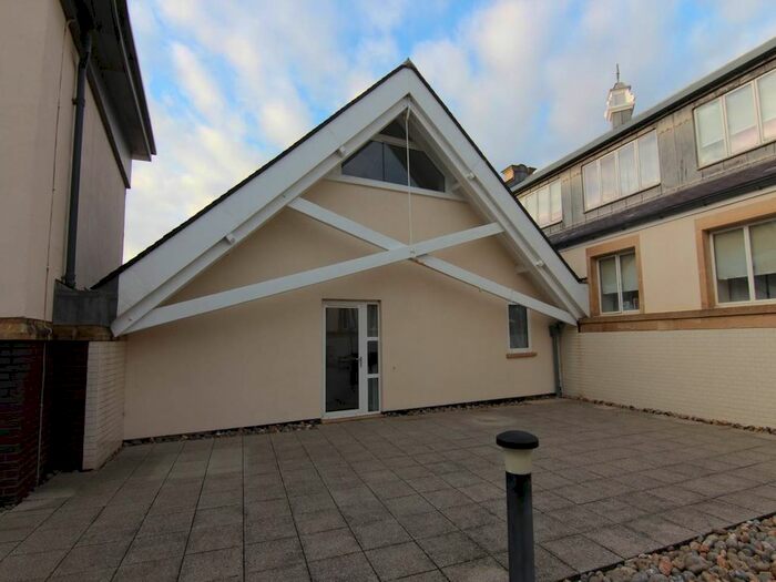 2 Bedroom Flat To Rent In Knightstone Baths, Knightstone Causeway, Weston-Super-Mare BS23