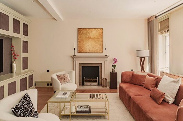 3 Bedroom Flat To Rent In Basil Street, Knightsbridge, SW3
