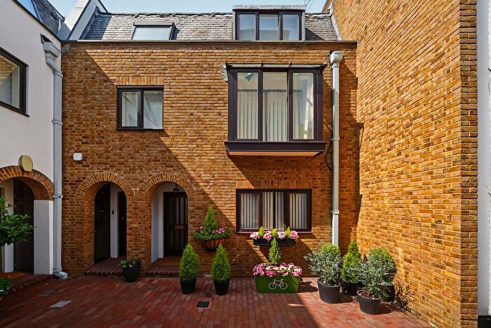 1 Bedroom Flat For Sale In Bowland Yard, Belgravia, SW1X
