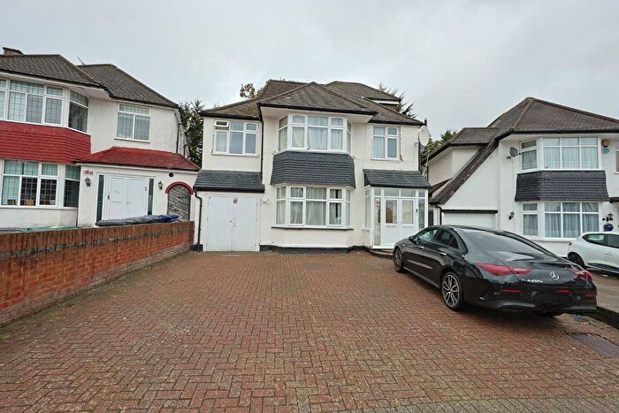 5 Bedroom Detached House For Sale In Kings Drive, Edgware, HA8