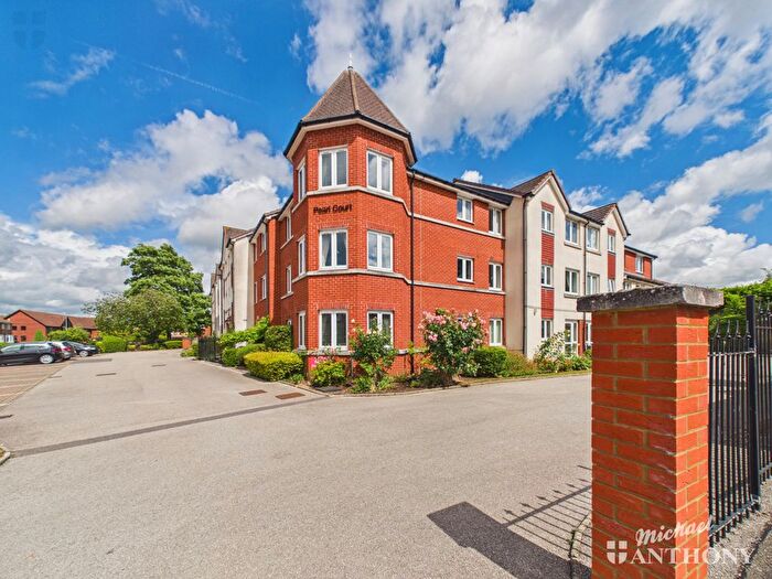 2 Bedroom Flat For Sale In Pearl Court, Croft Road, Aylesbury, Buckinghamshire, HP21