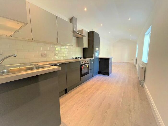 2 Bedroom Flat To Rent In High Road, London, N17