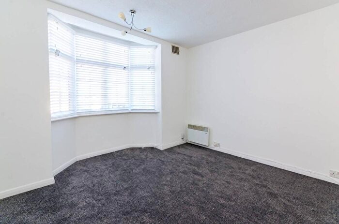 1 Bedroom Maisonette To Rent In Condor Court, Guildford, GU2
