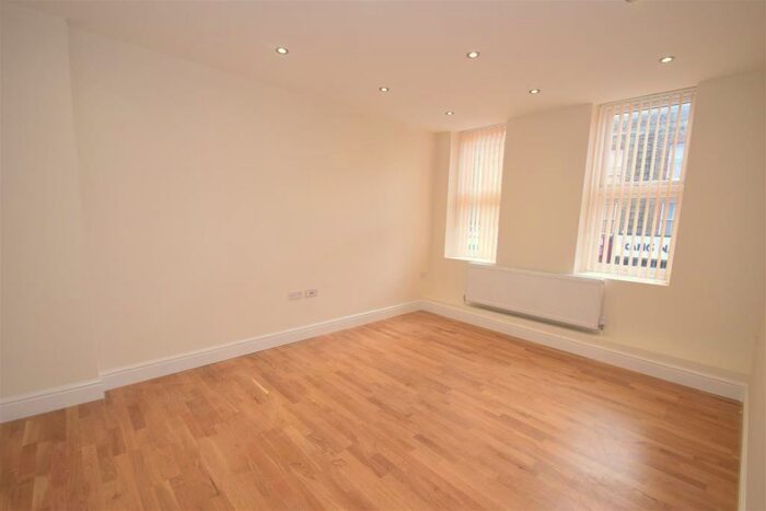 2 Bedroom Flat To Rent In High Street New Malden Surrey, KT3