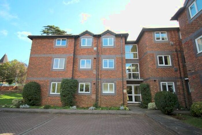 3 Bedroom Flat To Rent In South Park, Sevenoaks, TN13