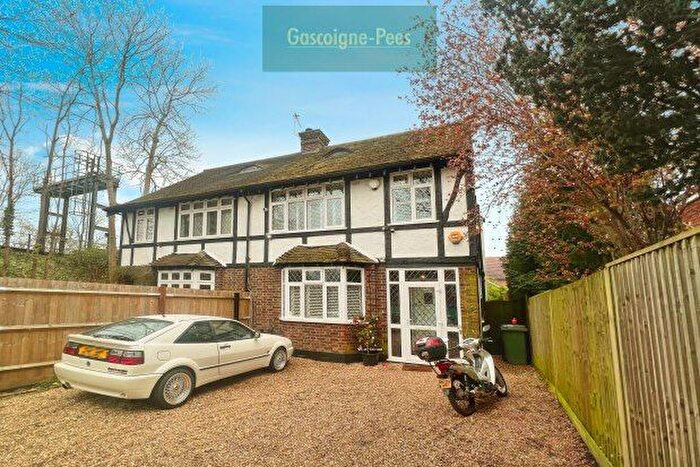 4 Bedroom Property To Rent In More Lane, Esher, KT10