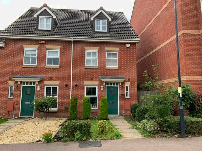 3 Bedroom Town House To Rent In Atlantic Way, Pride Park, DE24