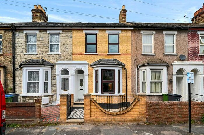 5 Bedroom Terraced House To Rent In Clarendon Road, Walthamstow, London E17