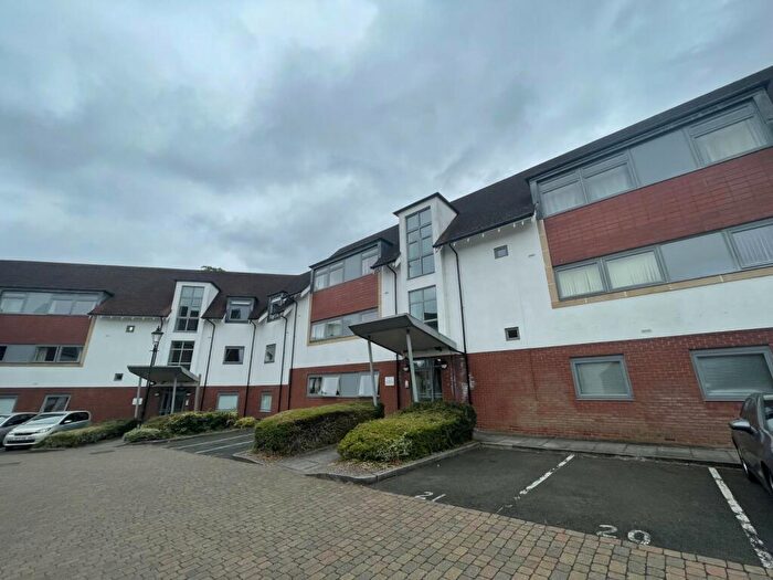 2 Bedroom Flat To Rent In Middlepark Drive, Northfield, Birmingham, B31