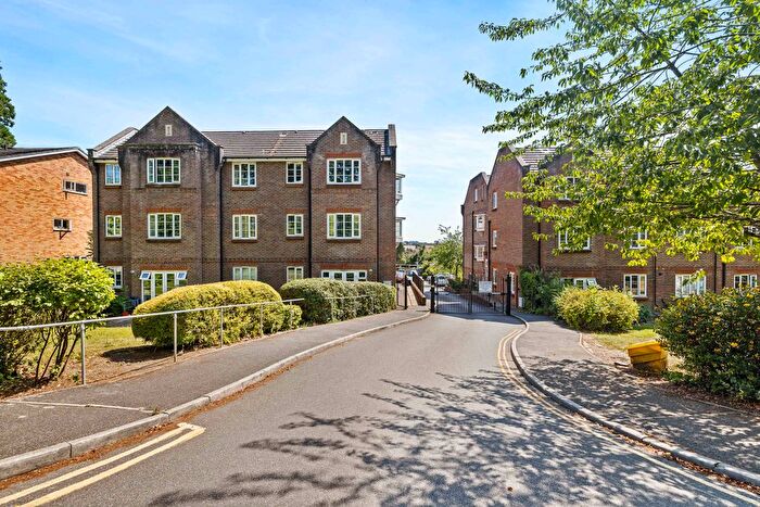 2 Bedroom Flat To Rent In Ref: Gk - Gatton Park Road, Redhill, RH1