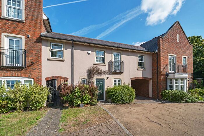 2 Bedroom Terraced House For Sale In Hyndford Crescent, Greenhithe, Kent, DA9