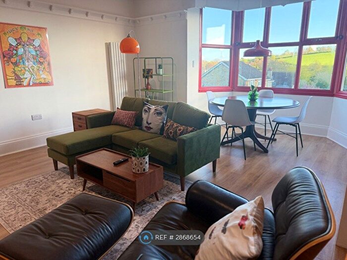 2 Bedroom Flat To Rent In Laurel Bank, Leeds, LS17