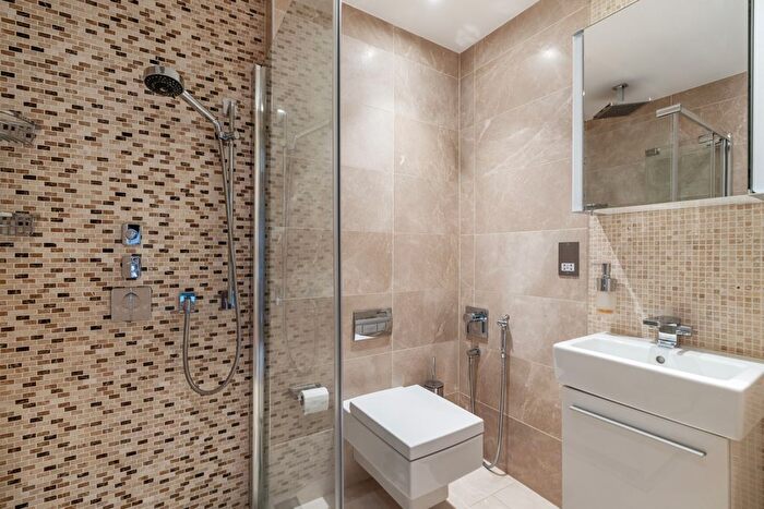 3 Bedroom Flat To Rent In Queen's Gate Terrace, London, SW7