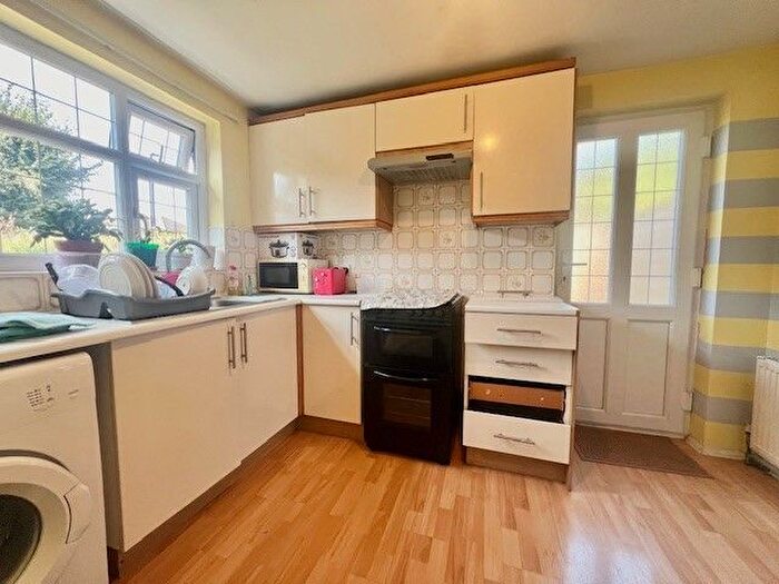 Studio To Rent In Wells Gardens, Rainham, RM13
