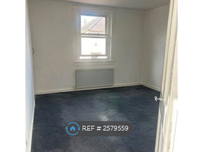 2 Bedroom Flat To Rent In Strathkinnes Road, Kirkcaldy, KY2