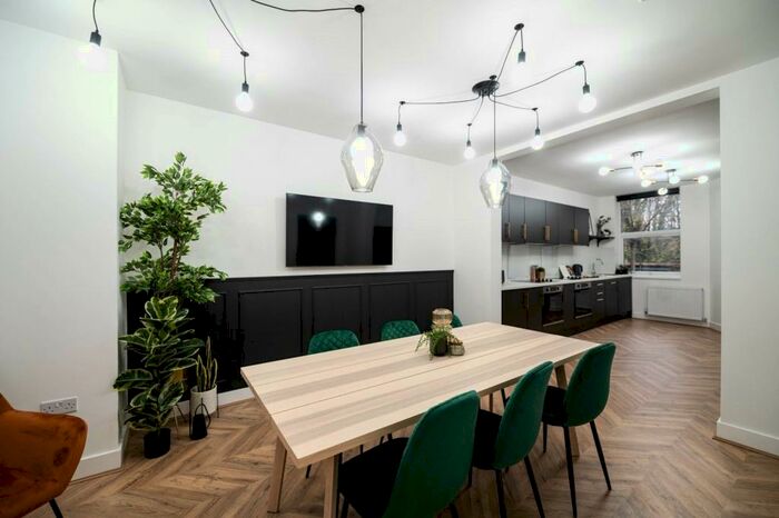 1 Bedroom Flat To Rent In Central Road, West Didsbury, Manchester, M20