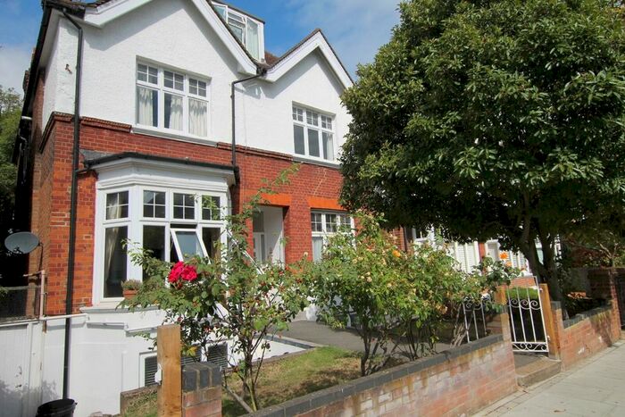 Studio To Rent In Holmbush Road, London, SW15