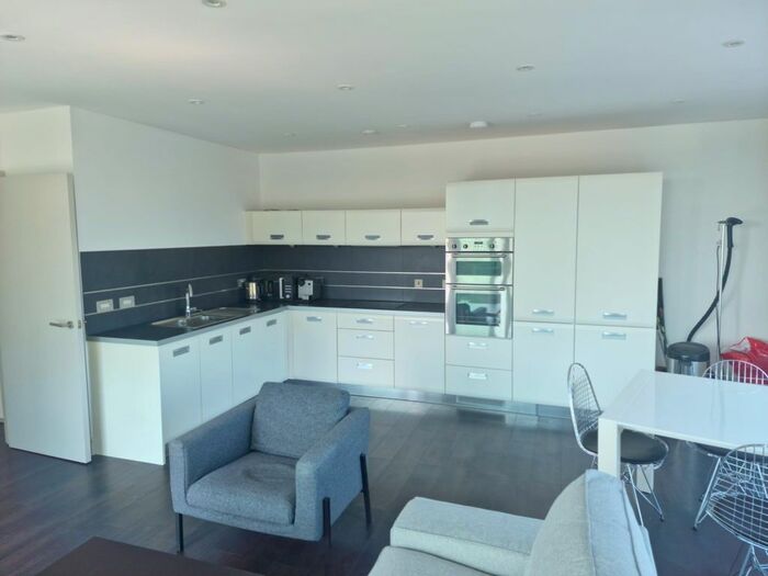 2 Bedroom Flat To Rent In Watson Street, Manchester, M3