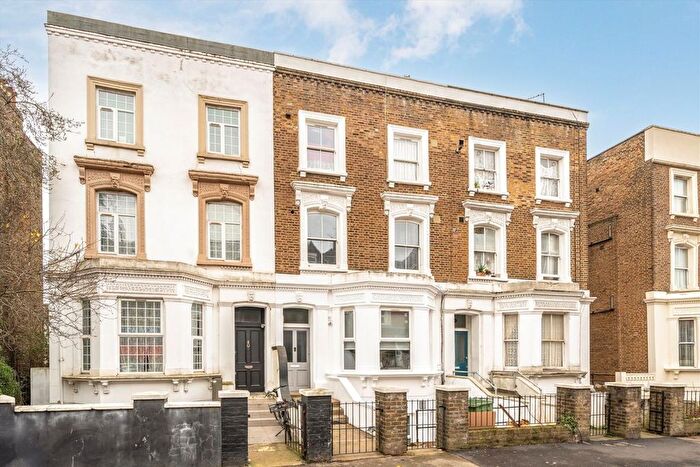 2 Bedroom Flat For Sale In Uxbridge Road, Shepherds Bush, W12