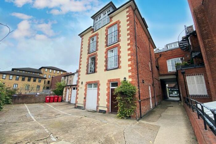 2 Bedroom Flat To Rent In Jewry Street, Winchester, SO23