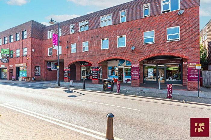 2 Bedroom Flat For Sale In High Street, Crowthorne, Berkshire, RG45