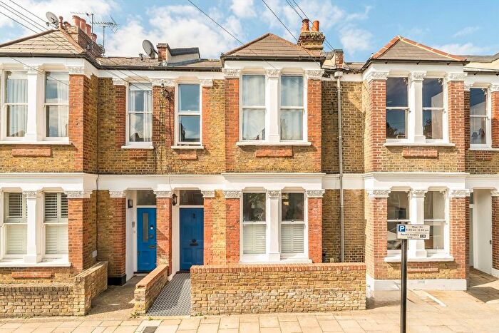 5 Bedroom Flat To Rent In St. Alphonsus Road, Clapham, SW4