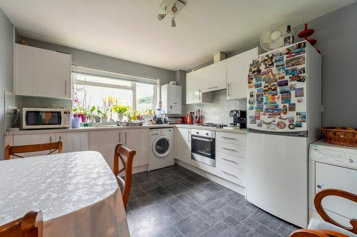 2 Bedroom Flat To Rent In Radcliffe Road, East Croydon, Croydon CR0