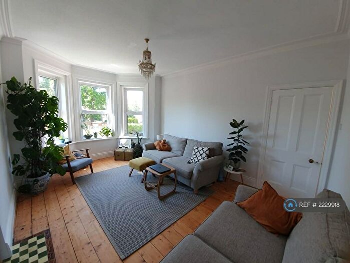 3 Bedroom Flat To Rent In New Park Road, Southbourne, BH6