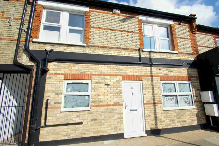 1 Bedroom Flat To Rent In Leavesden Road, Watford, WD24