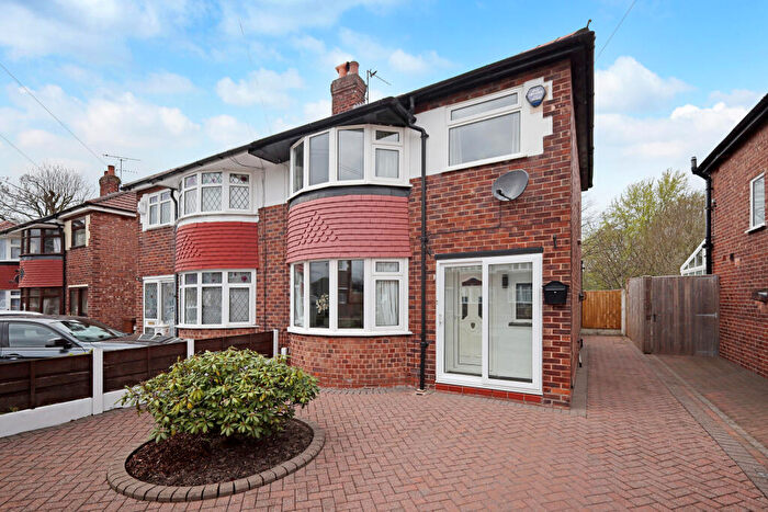3 Bedroom Semi Detached House For Sale In Kenilworth Road, Cheadle Heath, Stockport, SK3