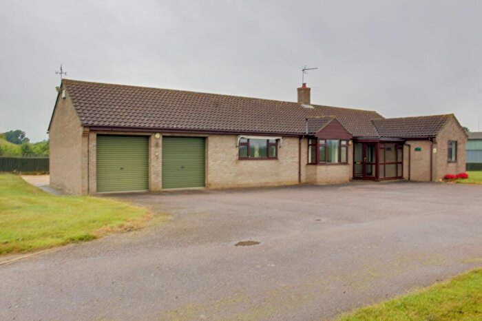 3 Bedroom Property To Rent In Great North Road, Alconbury, PE28