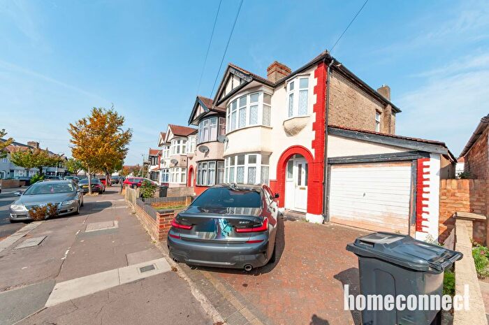 3 Bedroom Terraced House To Rent In Sydney Road, Ilford, IG6